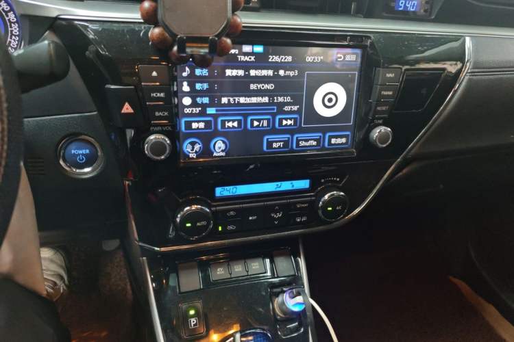 Used Toyota Corolla 2016 Dual-Engine 1.8L E-CVT Elite Edition Audio And AC Panel