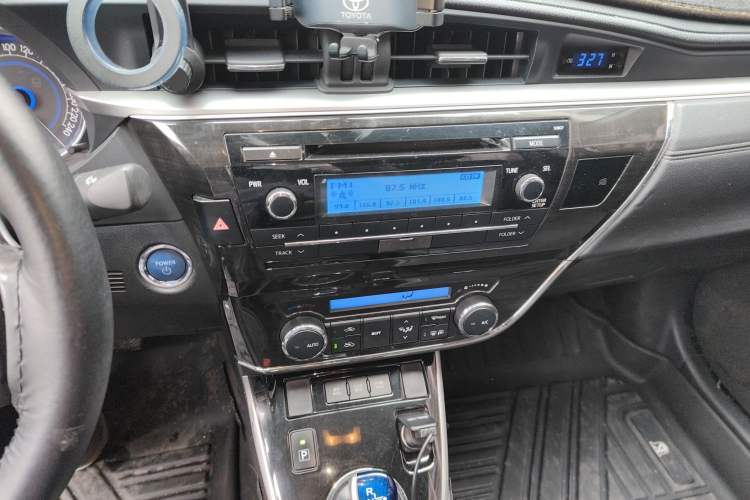 Used Toyota Corolla 2016 Dual-Engine 1.8L E-CVT Elite Edition Audio And AC Panel