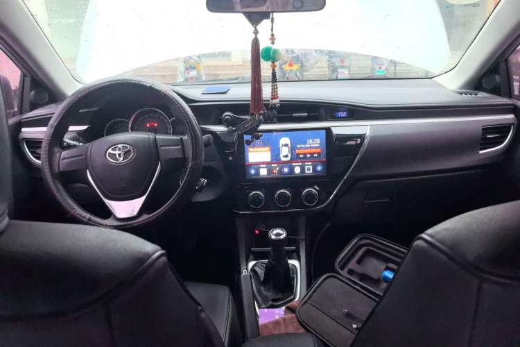 Used Toyota Corolla 2016 1.6L Manual GL-i Cool Edition Center Console