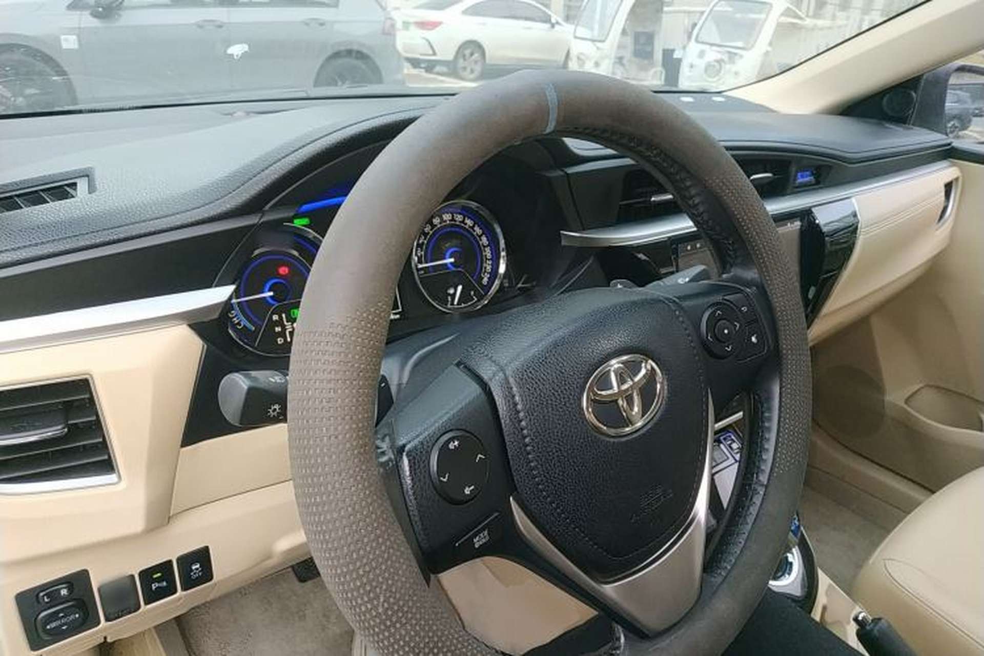 Used Toyota Corolla 2016 Dual-Engine 1.8L E-CVT Elite Edition Center Console