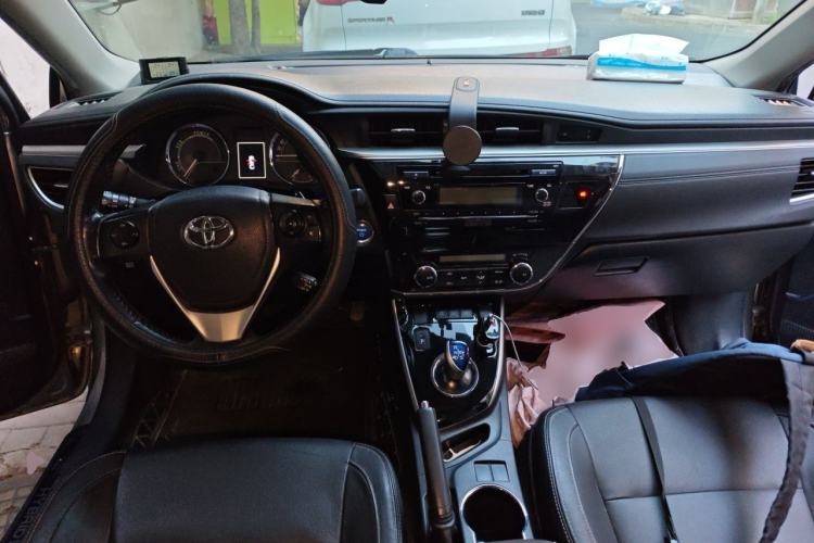 Used Toyota Corolla 2016 Dual-Engine 1.8L E-CVT Elite Edition Center Console