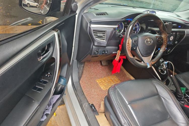 Used Toyota Corolla 2016 Dual-Engine 1.8L E-CVT Elite Edition Driver Seat