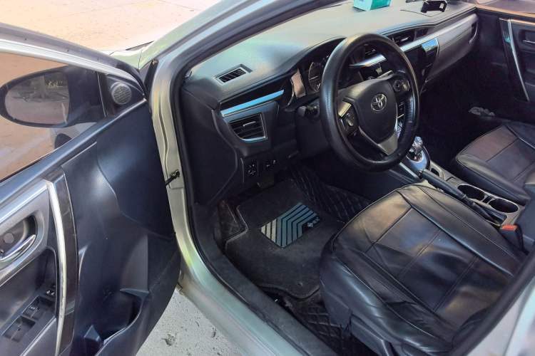 Used Toyota Corolla 2016 Dual-Engine 1.8L E-CVT Elite Edition Driver Seat