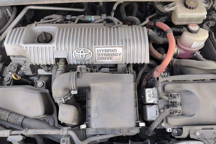 Used Toyota Corolla 2016 Dual-Engine 1.8L E-CVT Elite Edition Engine Bay