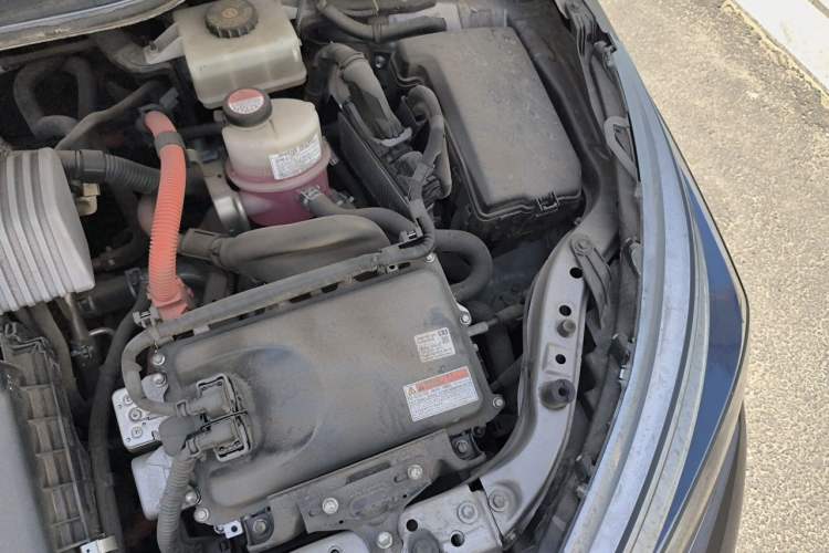 Used Toyota Corolla 2016 Dual-Engine 1.8L E-CVT Elite Edition Engine Bay Left