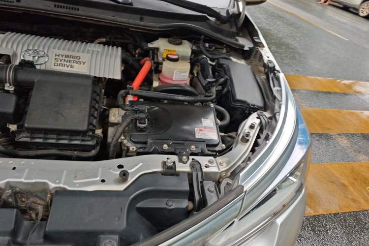 Used Toyota Corolla 2016 Dual-Engine 1.8L E-CVT Elite Edition Engine Bay Left