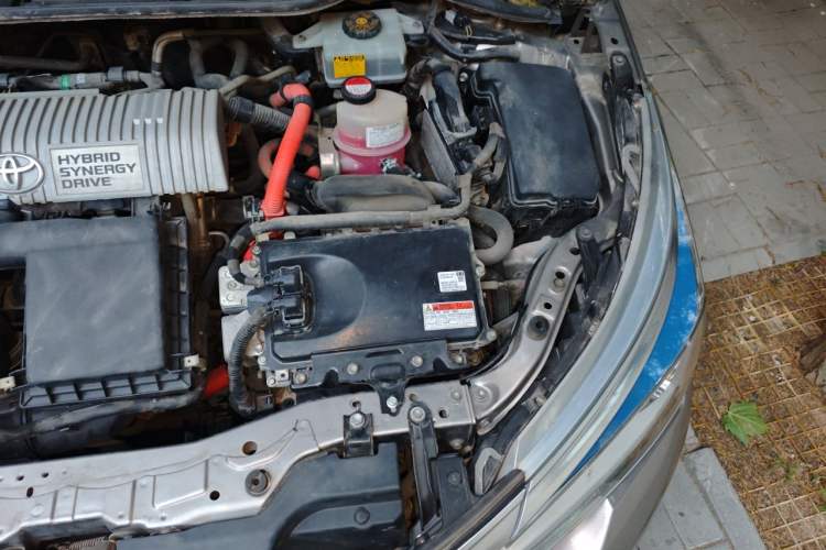Used Toyota Corolla 2016 Dual-Engine 1.8L E-CVT Elite Edition Engine Bay Left