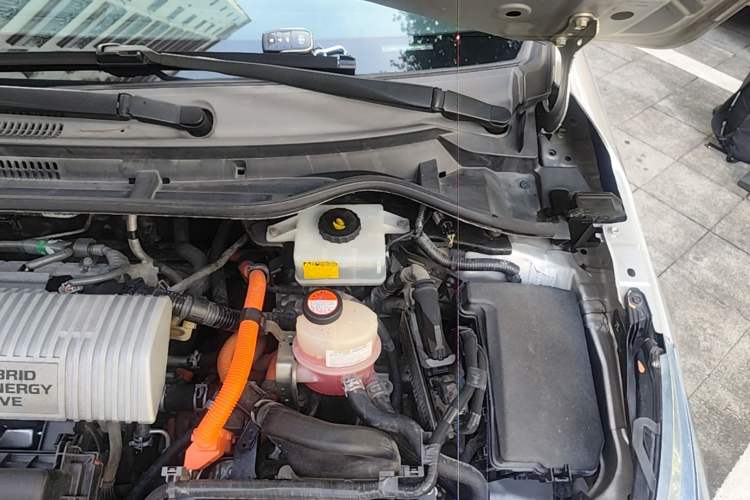 Used Toyota Corolla 2016 Dual-Engine 1.8L E-CVT Elite Edition Engine Bay Left