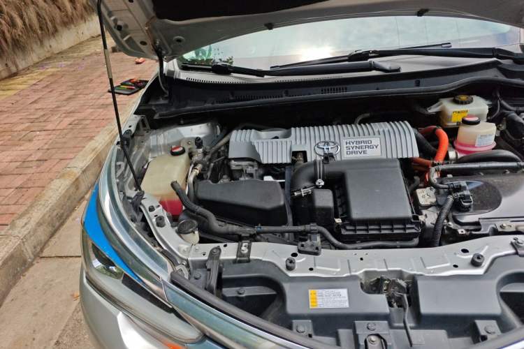 Used Toyota Corolla 2016 Dual-Engine 1.8L E-CVT Elite Edition Engine Bay Right