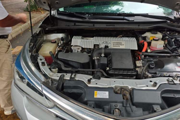 Used Toyota Corolla 2016 Dual-Engine 1.8L E-CVT Elite Edition Engine Bay Right