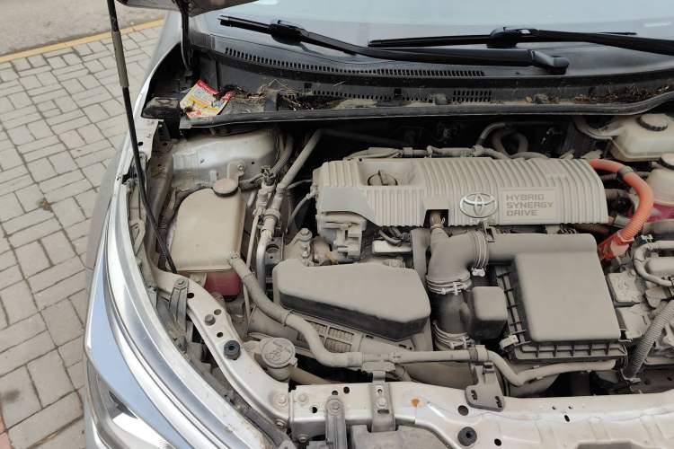 Used Toyota Corolla 2016 Dual-Engine 1.8L E-CVT Elite Edition Engine Bay Right