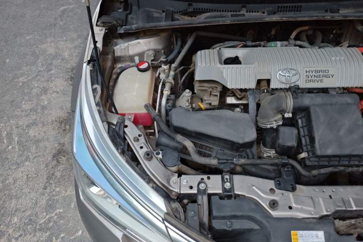 Used Toyota Corolla 2016 Dual-Engine 1.8L E-CVT Elite Edition Engine Bay Right