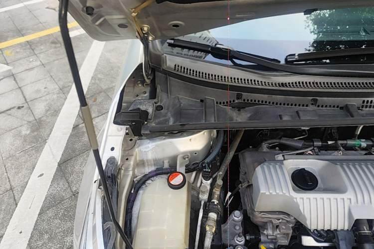 Used Toyota Corolla 2016 Dual-Engine 1.8L E-CVT Elite Edition Engine Bay Right