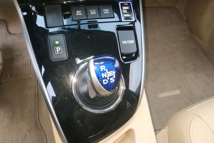 Used Toyota Corolla 2016 Dual-Engine 1.8L E-CVT Elite Edition Gear Lever