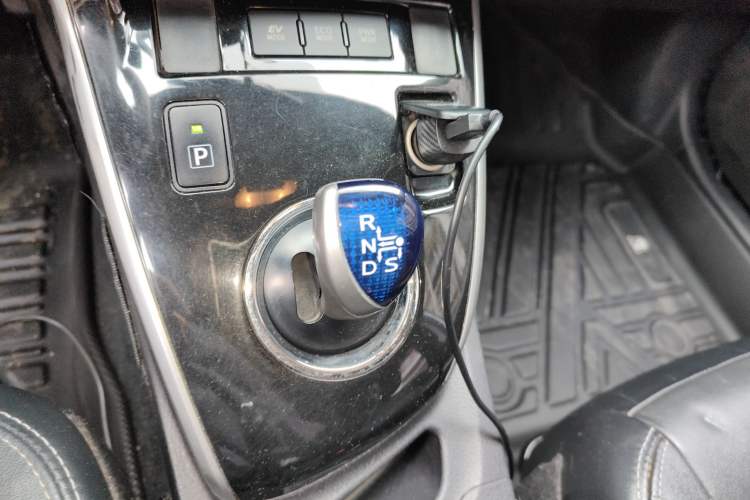 Used Toyota Corolla 2016 Dual-Engine 1.8L E-CVT Elite Edition Gear Lever