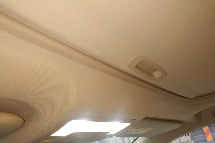 Used Toyota Corolla 2016 Dual-Engine 1.8L E-CVT Elite Edition Headliner