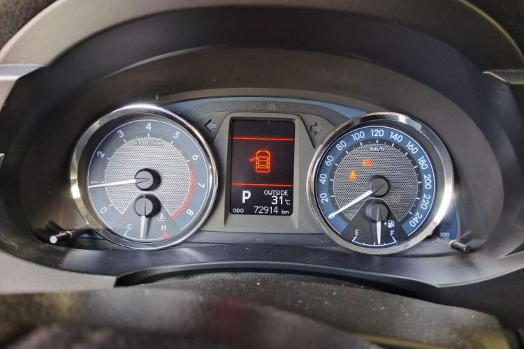 Used Toyota Corolla 2016 1.6L CVT GL-i Cool Edition Instrument Cluster
