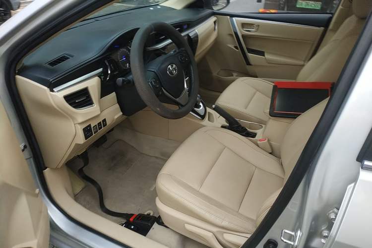 Used Toyota Corolla 2016 Dual-Engine 1.8L E-CVT Elite Edition Left Front Seat