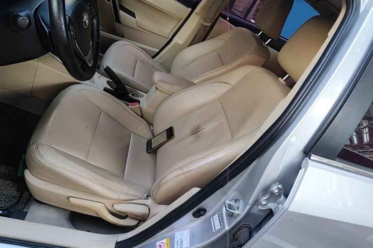 Used Toyota Corolla 2016 Dual-Engine 1.8L E-CVT Elite Edition Left Front Seat
