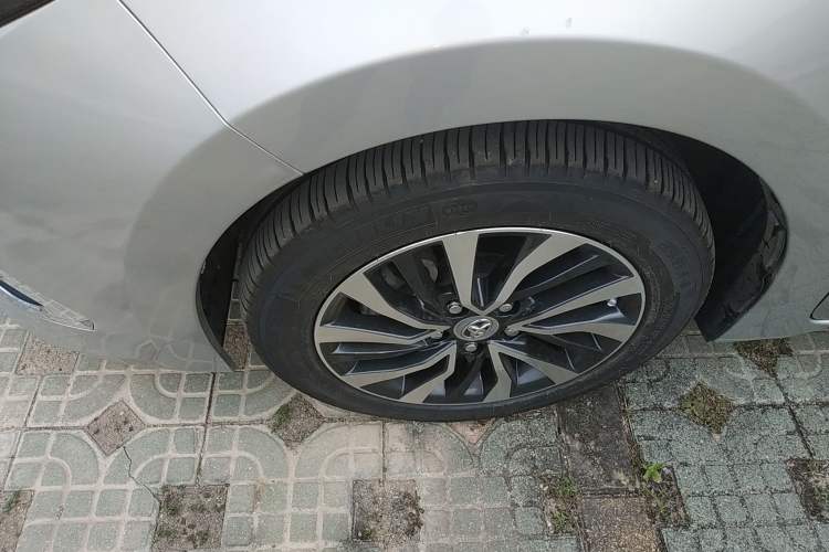 Used Toyota Corolla 2016 Dual-Engine 1.8L E-CVT Elite Edition Left Front Wheel Hub