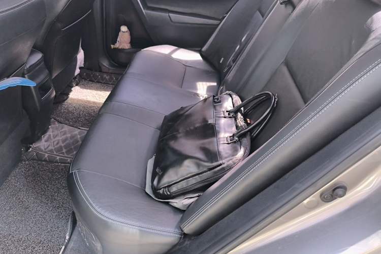 Used Toyota Corolla 2016 Dual-Engine 1.8L E-CVT Elite Edition Left Rear Seat