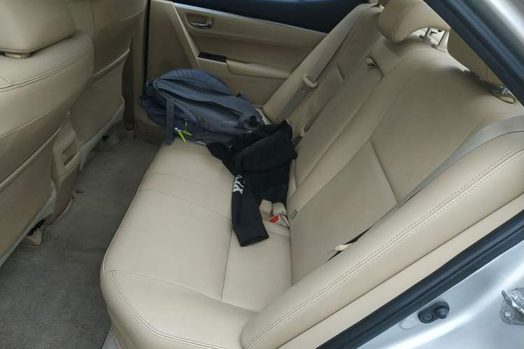 Used Toyota Corolla 2016 Dual-Engine 1.8L E-CVT Elite Edition Left Rear Seat