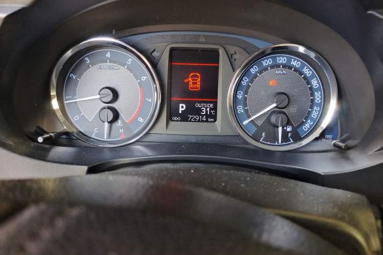 Used Toyota Corolla 2016 1.6L CVT GL-i Cool Edition Odometer Close Up