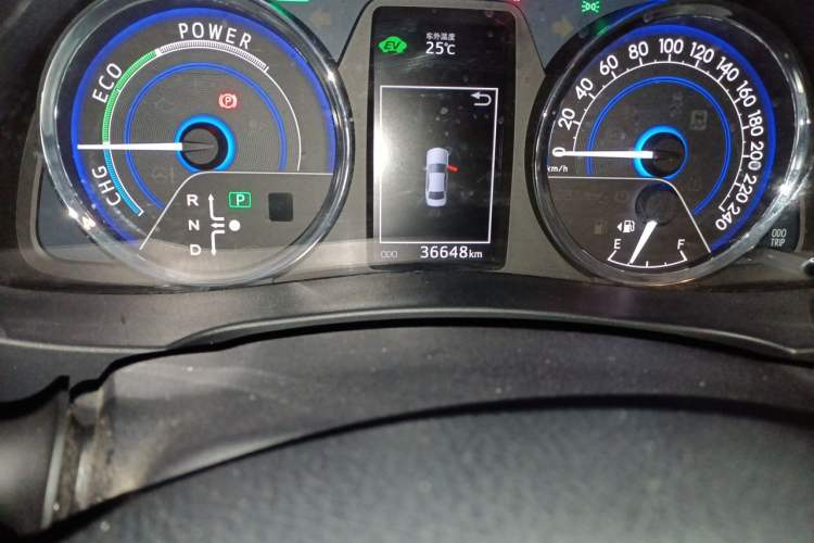 Used Toyota Corolla 2016 Dual-Engine 1.8L E-CVT Elite Edition Odometer Close Up