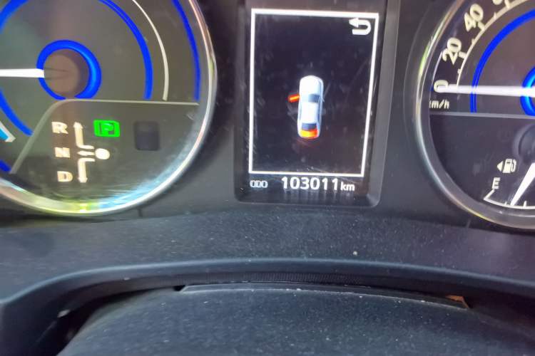 Used Toyota Corolla 2016 Dual-Engine 1.8L E-CVT Elite Edition Odometer Close Up