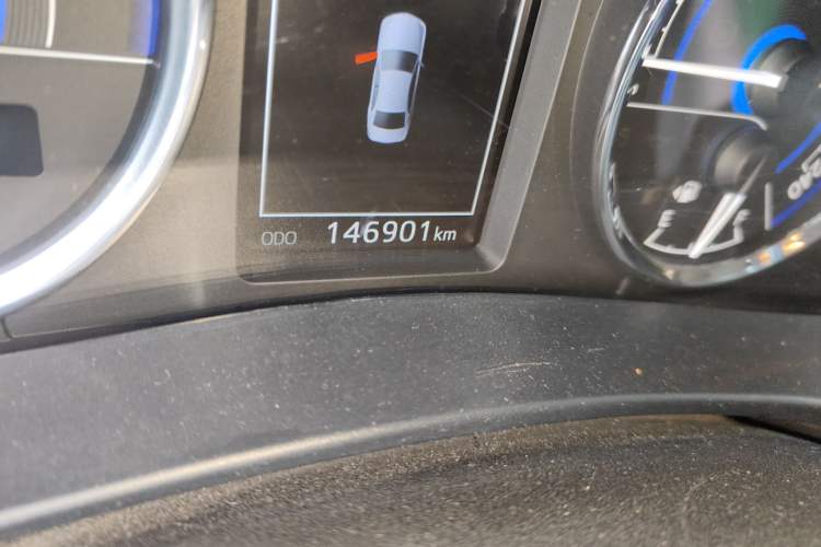 Used Toyota Corolla 2016 Dual-Engine 1.8L E-CVT Elite Edition Odometer Close Up