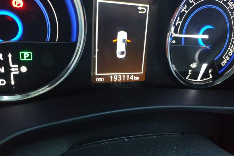 Used Toyota Corolla 2016 Dual-Engine 1.8L E-CVT Elite Edition Odometer Close Up