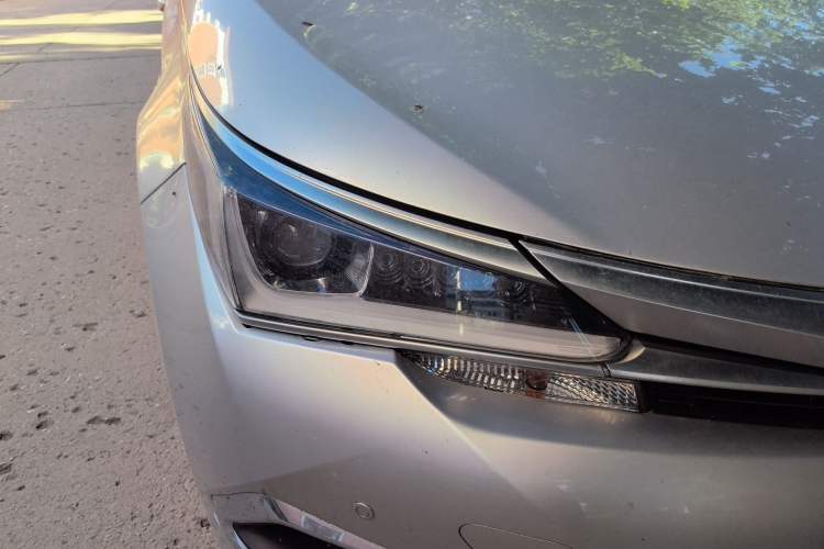Used Toyota Corolla 2016 Dual-Engine 1.8L E-CVT Elite Edition Right Front Headlight