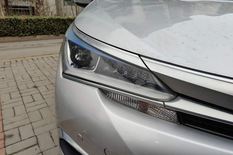 Used Toyota Corolla 2016 Dual-Engine 1.8L E-CVT Elite Edition Right Front Headlight