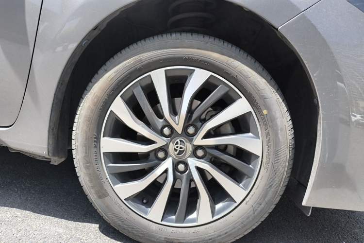Used Toyota Corolla 2016 Dual-Engine 1.8L E-CVT Elite Edition Right Front Wheel Hub