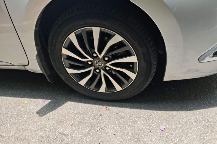 Used Toyota Corolla 2016 Dual-Engine 1.8L E-CVT Elite Edition Right Front Wheel Hub