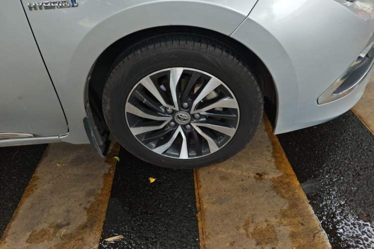 Used Toyota Corolla 2016 Dual-Engine 1.8L E-CVT Elite Edition Right Front Wheel Hub