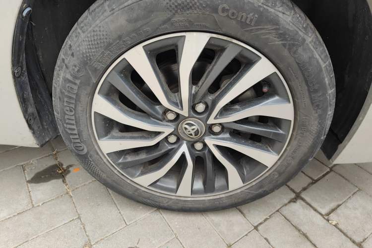 Used Toyota Corolla 2016 Dual-Engine 1.8L E-CVT Elite Edition Right Front Wheel Hub