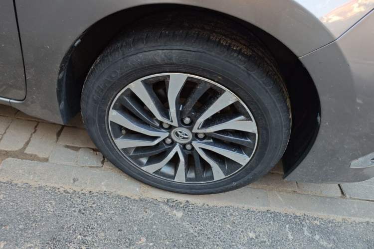 Used Toyota Corolla 2016 Dual-Engine 1.8L E-CVT Elite Edition Right Front Wheel Hub