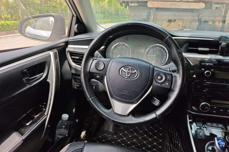 Used Toyota Corolla 2016 Dual-Engine 1.8L E-CVT Elite Edition Steering Wheel