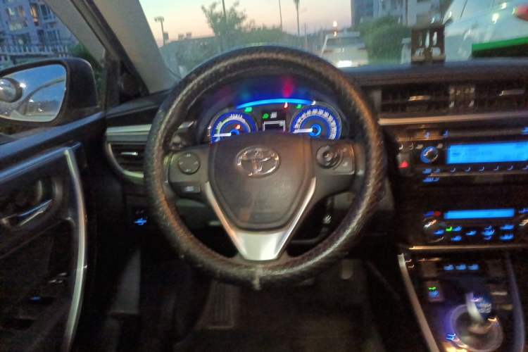 Used Toyota Corolla 2016 Dual-Engine 1.8L E-CVT Elite Edition Steering Wheel
