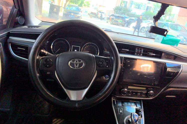 Used Toyota Corolla 2016 Dual-Engine 1.8L E-CVT Elite Edition Steering Wheel