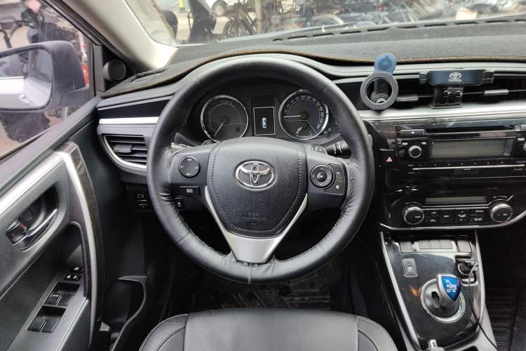 Used Toyota Corolla 2016 Dual-Engine 1.8L E-CVT Elite Edition Steering Wheel