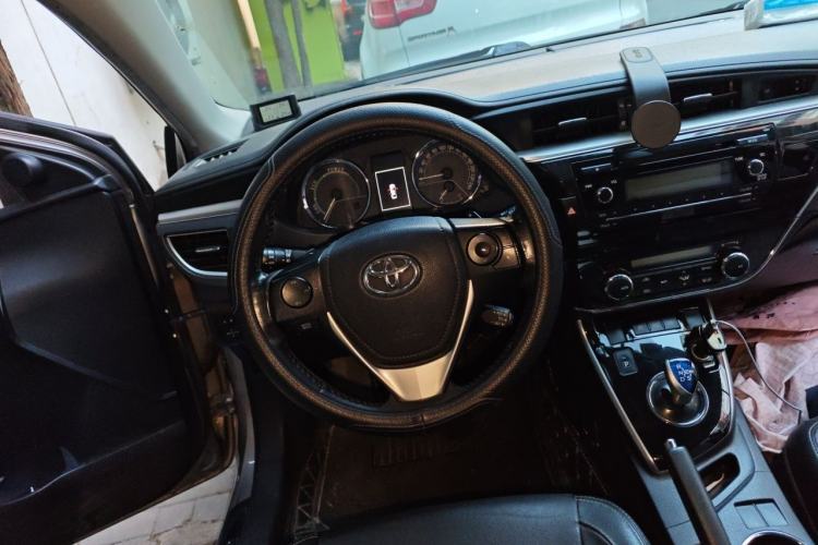 Used Toyota Corolla 2016 Dual-Engine 1.8L E-CVT Elite Edition Steering Wheel