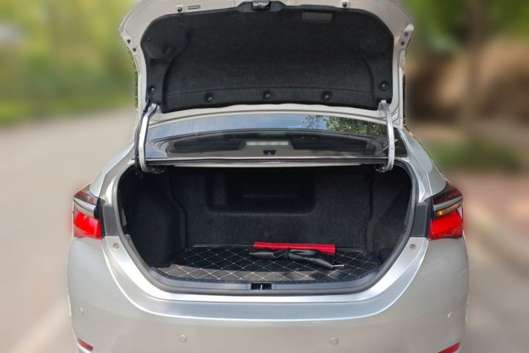 Used Toyota Corolla 2016 Dual-Engine 1.8L E-CVT Elite Edition Trunk
