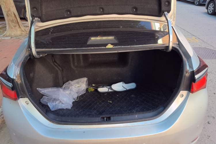 Used Toyota Corolla 2016 Dual-Engine 1.8L E-CVT Elite Edition Trunk