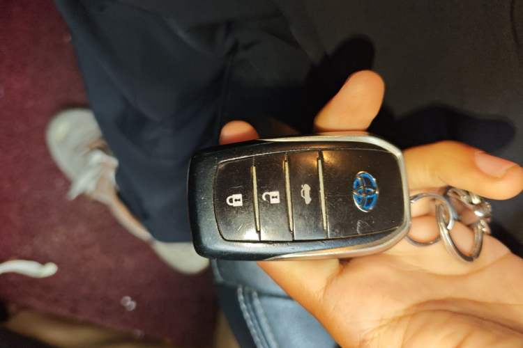 Used Toyota Corolla 2016 Dual-Engine 1.8L E-CVT Elite Edition Vehicle Key