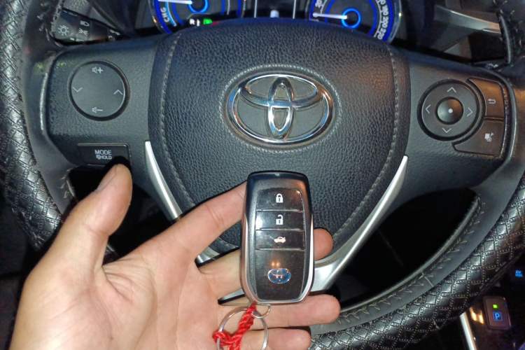 Used Toyota Corolla 2016 Dual-Engine 1.8L E-CVT Elite Edition Vehicle Key
