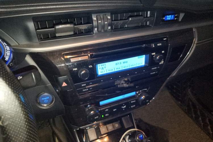 Used Toyota Corolla 2016 Dual-Engine 1.8L E-CVT Elite Edition Audio And AC Panel