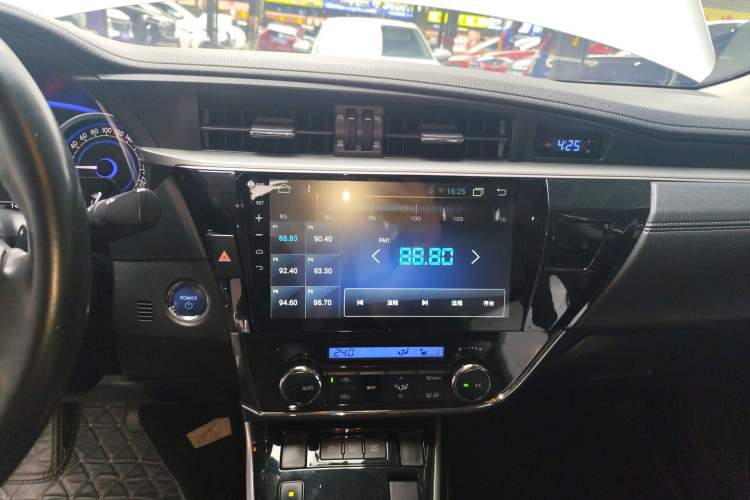 Used Toyota Corolla 2016 Dual-Engine 1.8L E-CVT Elite Edition Audio And AC Panel