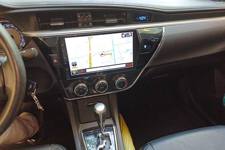 Used Toyota Corolla 2016 1.6L CVT GL-i Cool Edition Audio And AC Panel